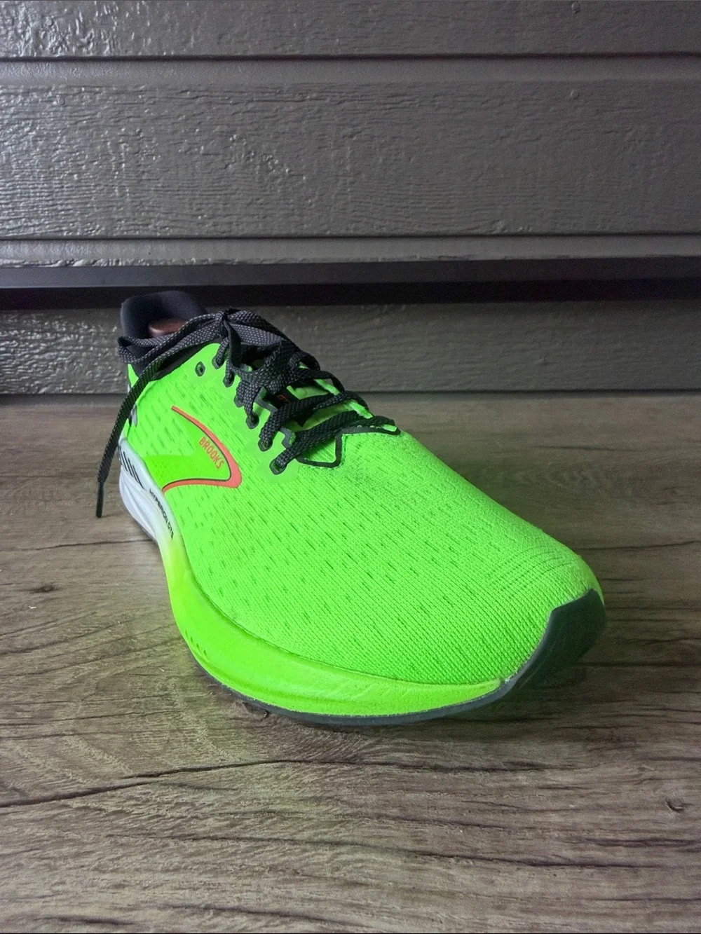 Brooks Hyperion Women’s Neon Green Running Shoe with Black Accents size 10